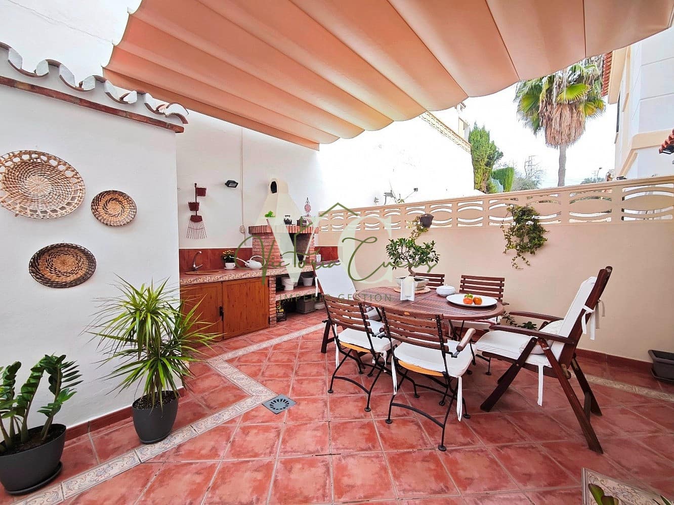 4 bedroom Villa for sale in Chilches with pool garage - € 429,000 (Ref: 9487158)