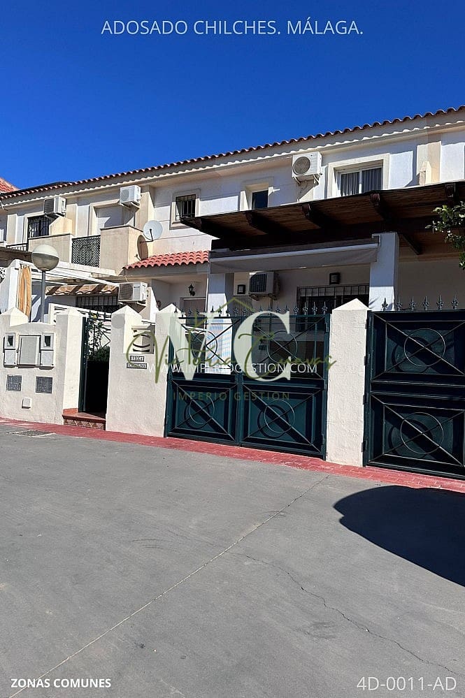 4 bedroom Villa for sale in Chilches with pool garage - € 429,000 (Ref: 9487158)
