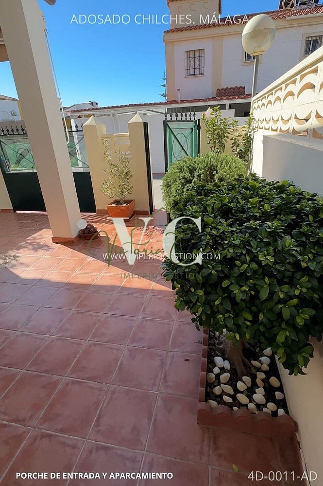 4 bedroom Villa for sale in Chilches with pool garage - € 429,000 (Ref: 9487158)