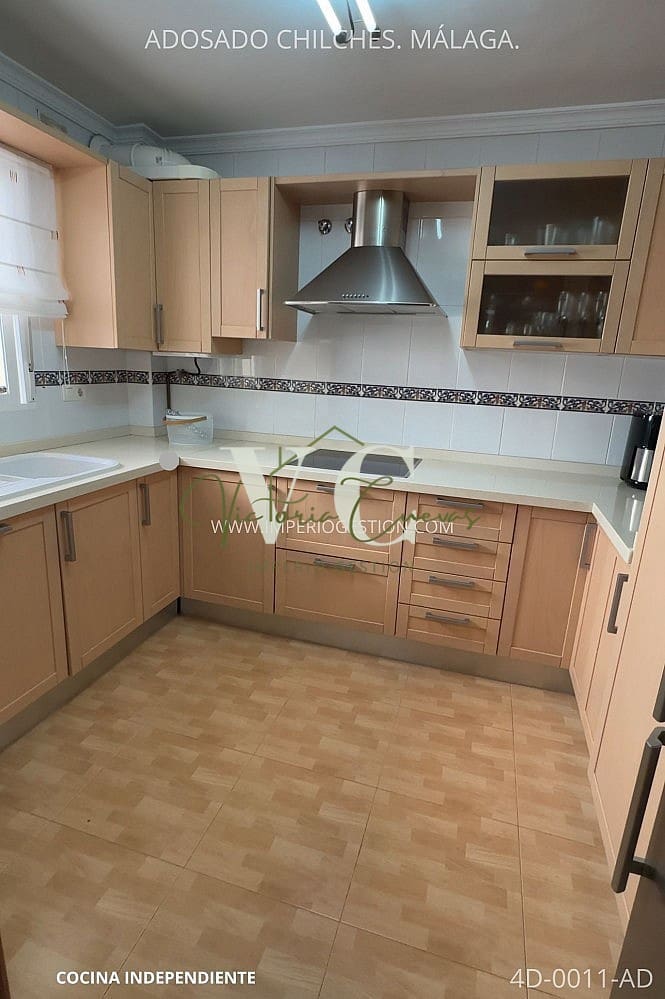 4 bedroom Villa for sale in Chilches with pool garage - € 429,000 (Ref: 9487158)