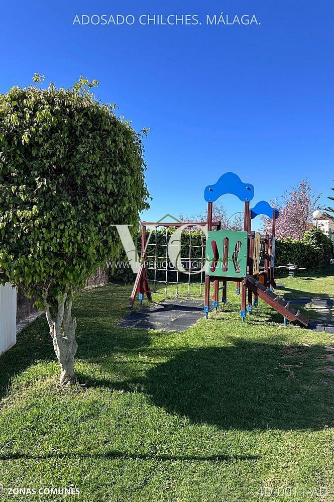 4 bedroom Villa for sale in Chilches with pool garage - € 429,000 (Ref: 9487158)