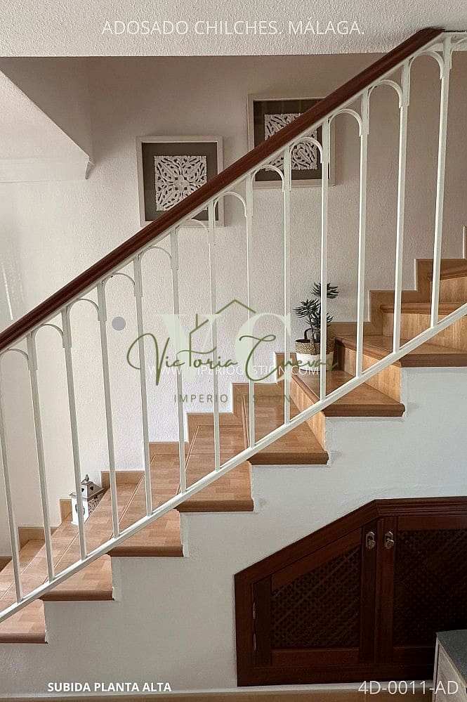 4 bedroom Villa for sale in Chilches with pool garage - € 429,000 (Ref: 9487158)