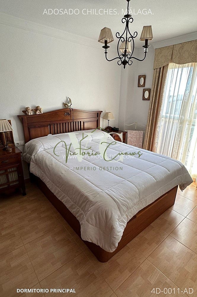 4 bedroom Villa for sale in Chilches with pool garage - € 429,000 (Ref: 9487158)
