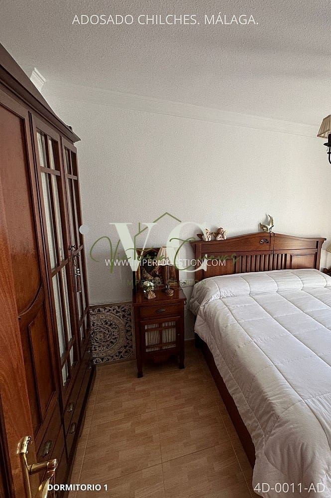 4 bedroom Villa for sale in Chilches with pool garage - € 429,000 (Ref: 9487158)