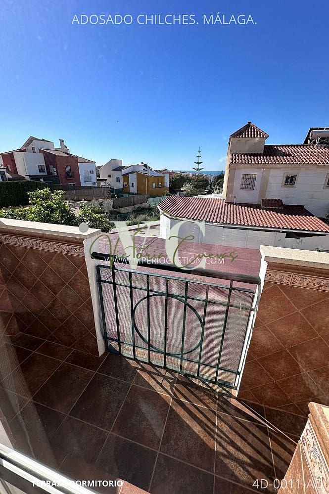 4 bedroom Villa for sale in Chilches with pool garage - € 429,000 (Ref: 9487158)