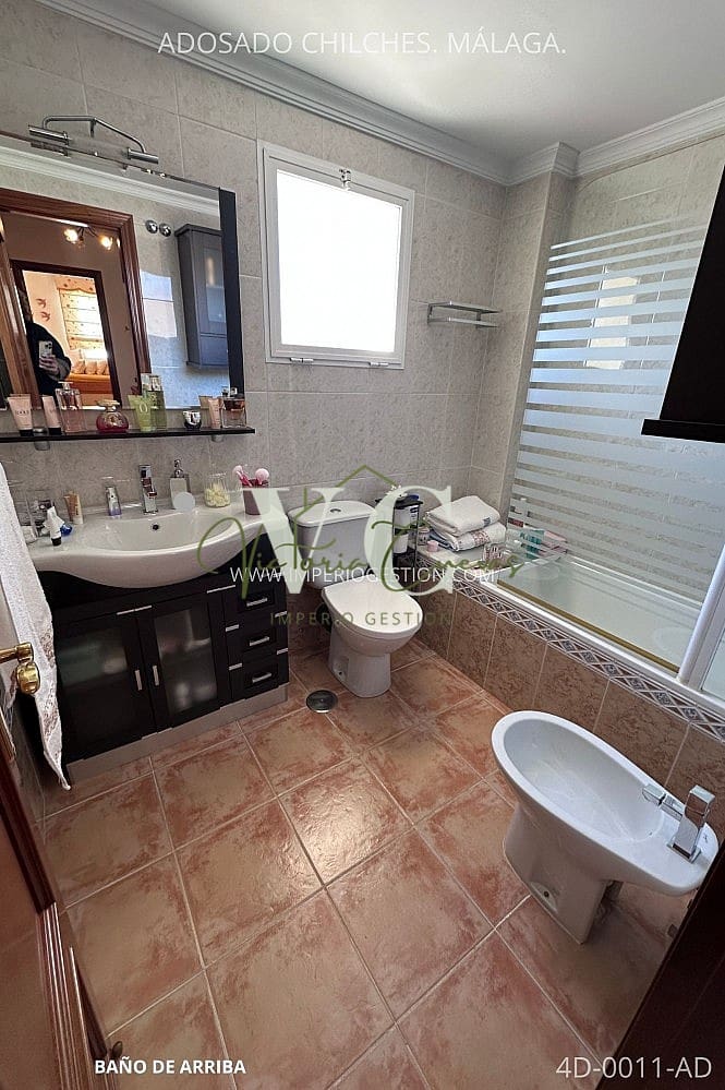 4 bedroom Villa for sale in Chilches with pool garage - € 429,000 (Ref: 9487158)