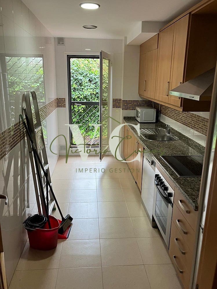 3 bedroom Apartment for rent in Caleta de Velez with pool - € 1,200 (Ref: 9509401)