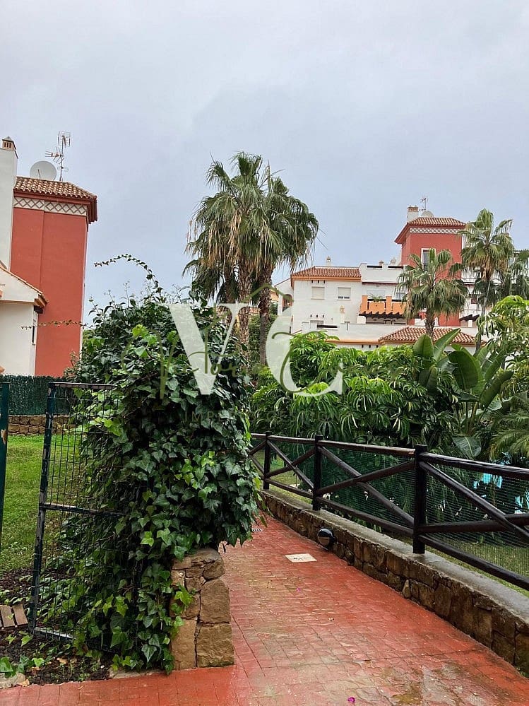 3 bedroom Apartment for rent in Caleta de Velez with pool - € 1,200 (Ref: 9509401)