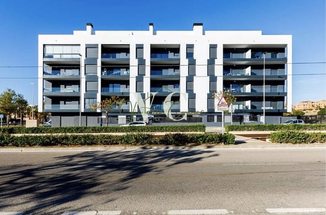 Apartamento de 3 habitaciones en Torre del Mar, Vélez-Málaga en venta con piscina garaje - 415.000 € (Ref: 9603091)