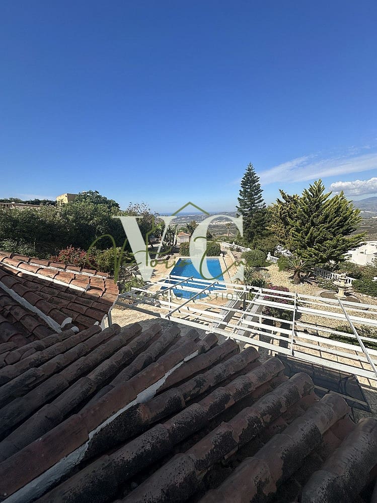 4 bedroom Villa for sale in Arenas with pool garage - € 579,000 (Ref: 9816268)