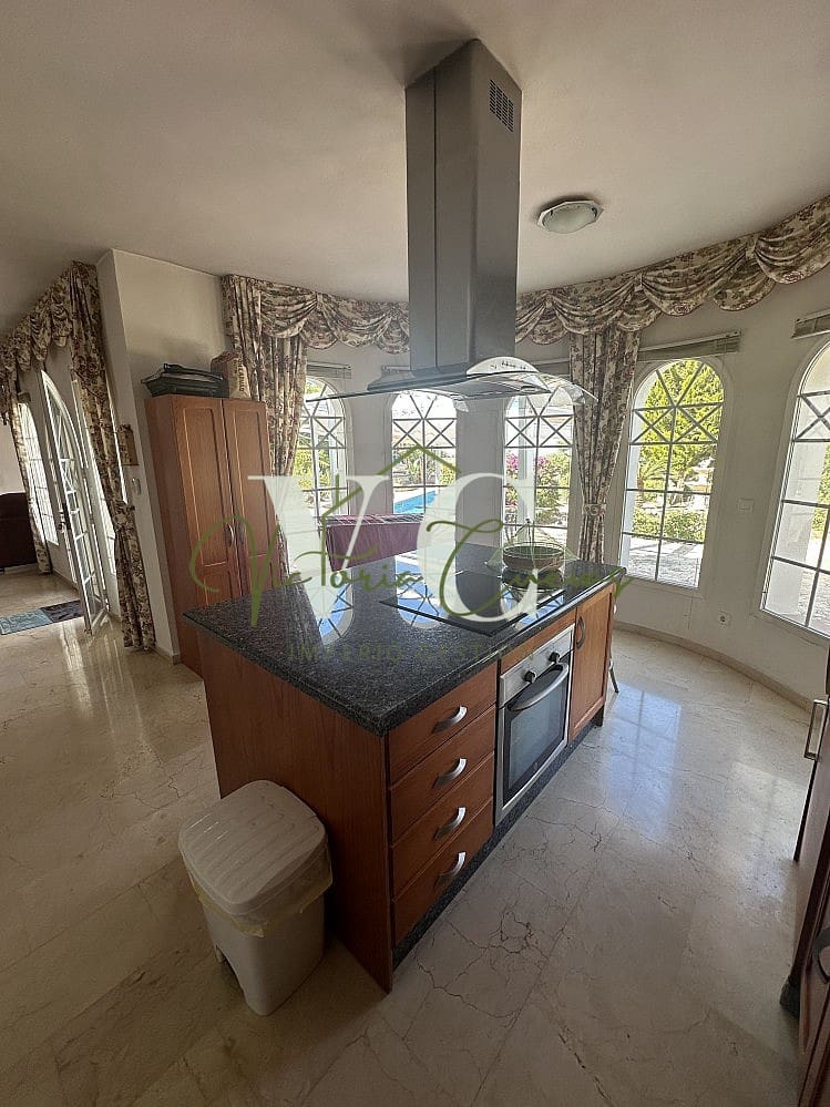 4 bedroom Villa for sale in Arenas with pool garage - € 579,000 (Ref: 9816268)