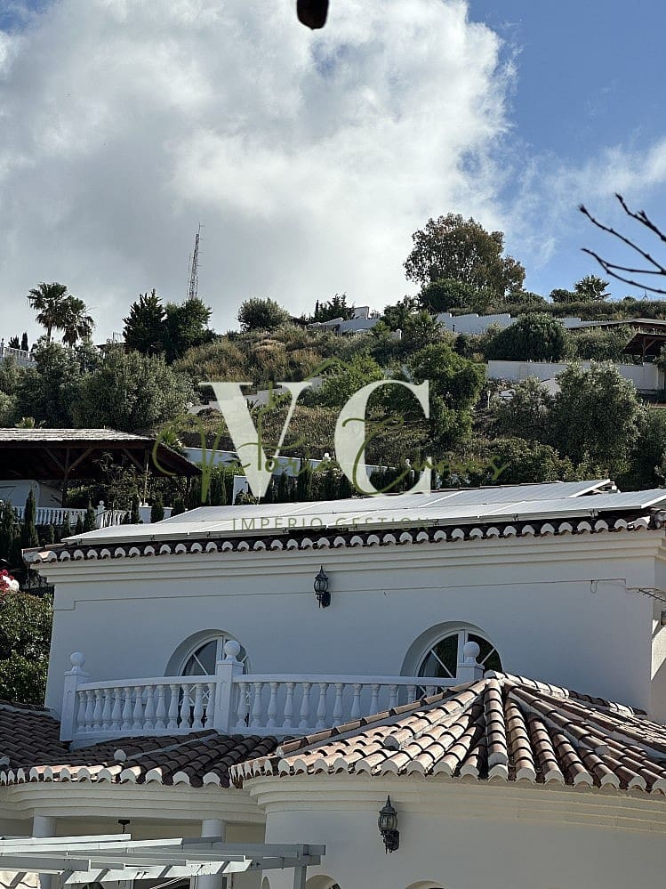 4 bedroom Villa for sale in Arenas with pool garage - € 579,000 (Ref: 9816268)