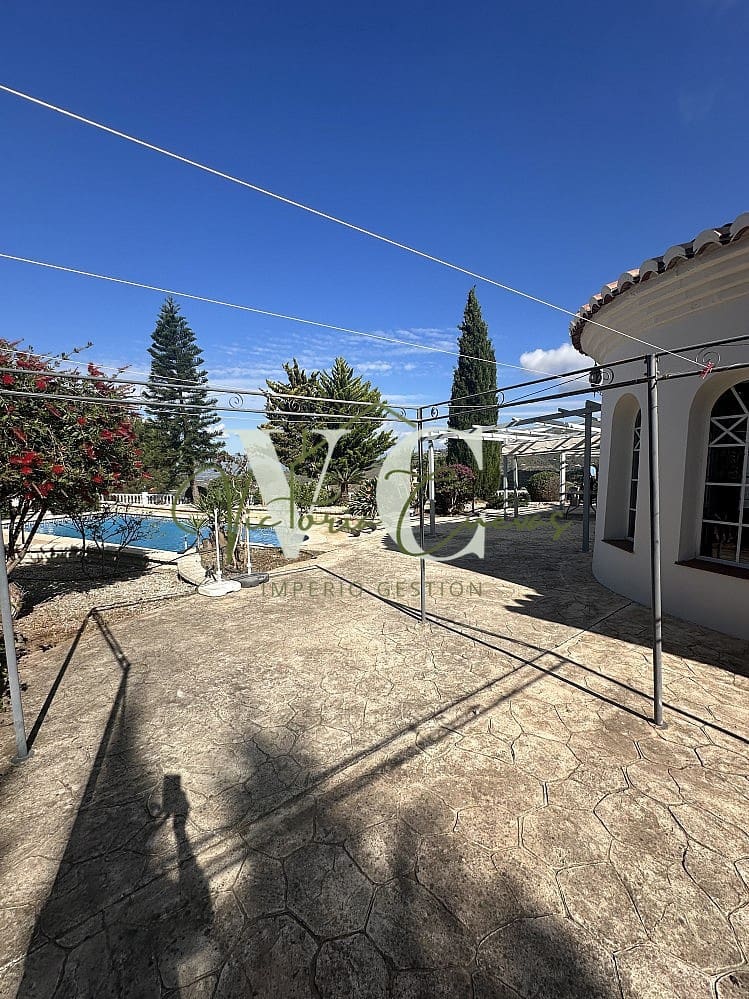 4 bedroom Villa for sale in Arenas with pool garage - € 579,000 (Ref: 9816268)