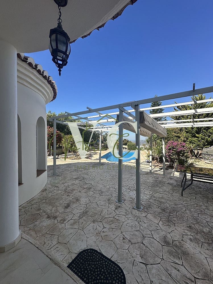 4 bedroom Villa for sale in Arenas with pool garage - € 579,000 (Ref: 9816268)