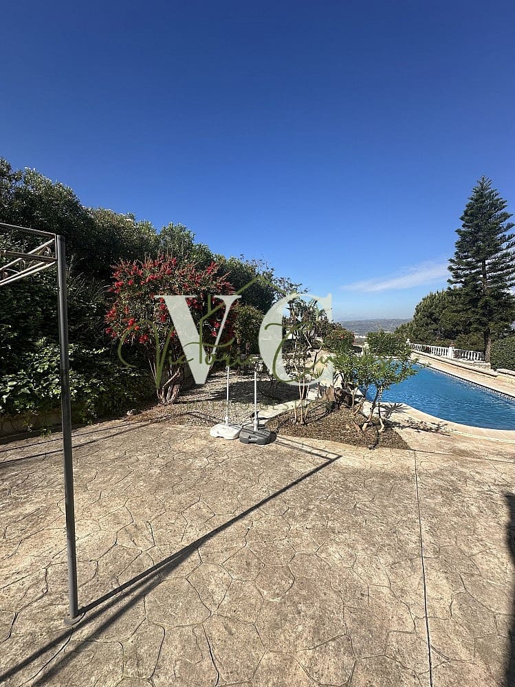 4 bedroom Villa for sale in Arenas with pool garage - € 579,000 (Ref: 9816268)