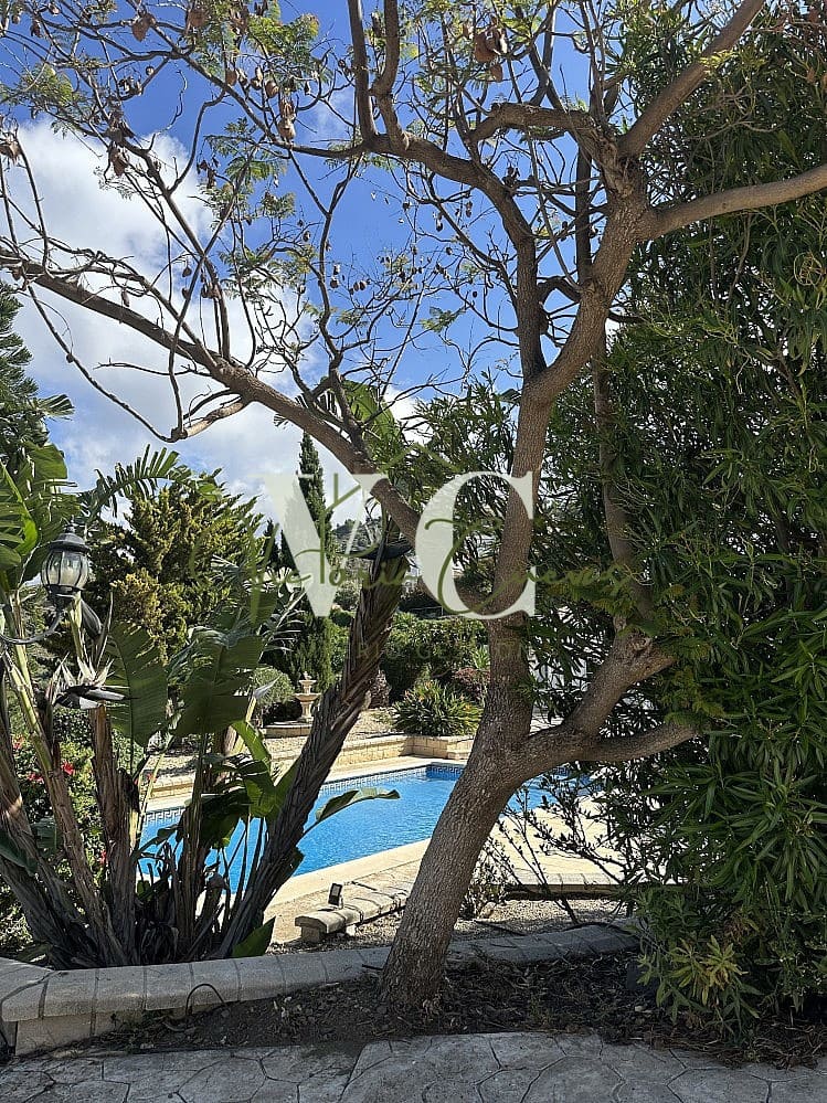 4 bedroom Villa for sale in Arenas with pool garage - € 579,000 (Ref: 9816268)