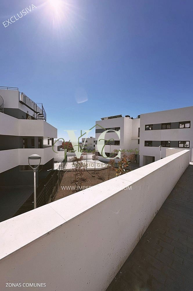2 bedroom Apartment for sale in Torre del Mar with pool - € 365,000 (Ref: 9858285)