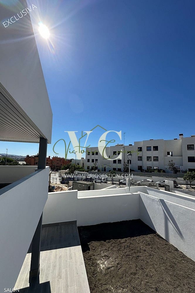2 bedroom Apartment for sale in Torre del Mar with pool - € 365,000 (Ref: 9858285)