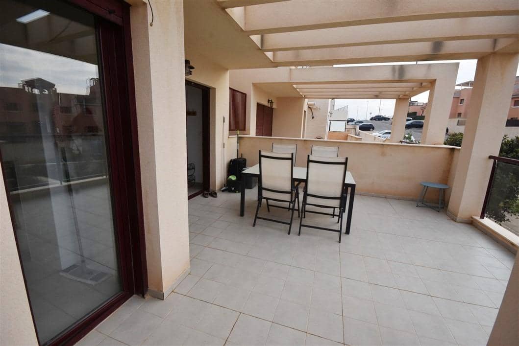 2 soveværelse Lejlighed til salg i Isla Plana med swimmingpool garage - € 169.900 (Ref: 8209373)