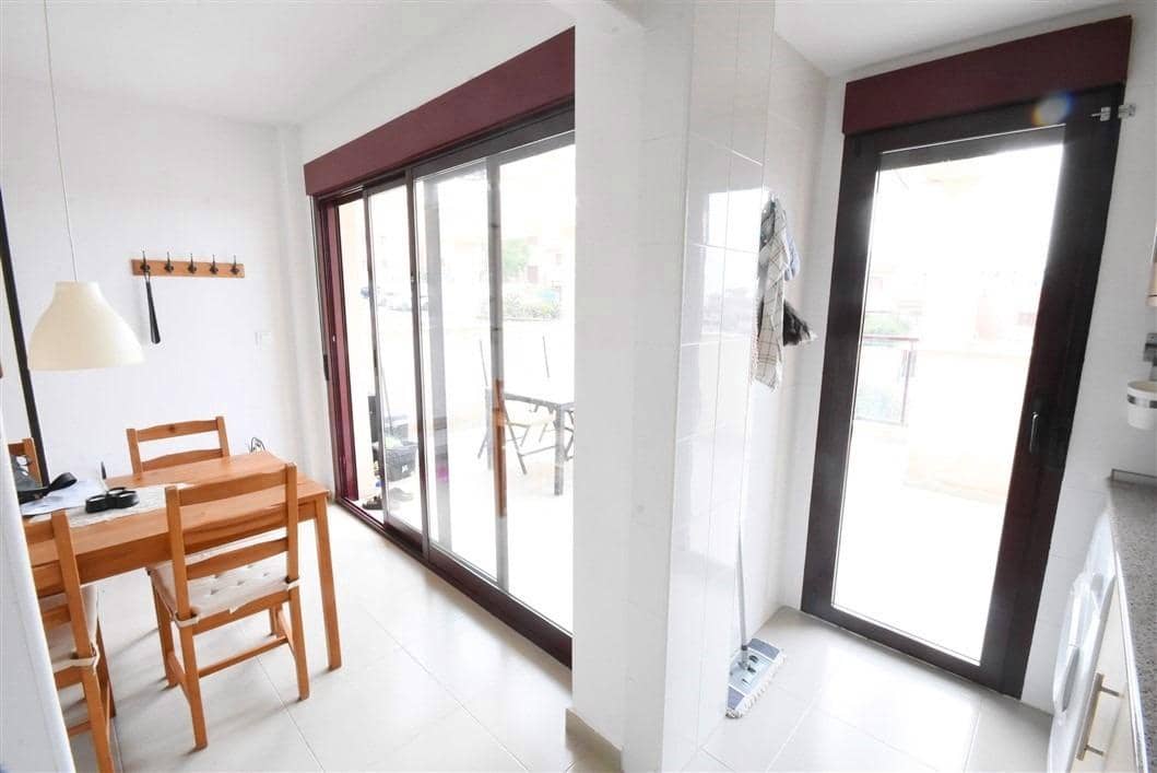 2 soveværelse Lejlighed til salg i Isla Plana med swimmingpool garage - € 169.900 (Ref: 8209373)