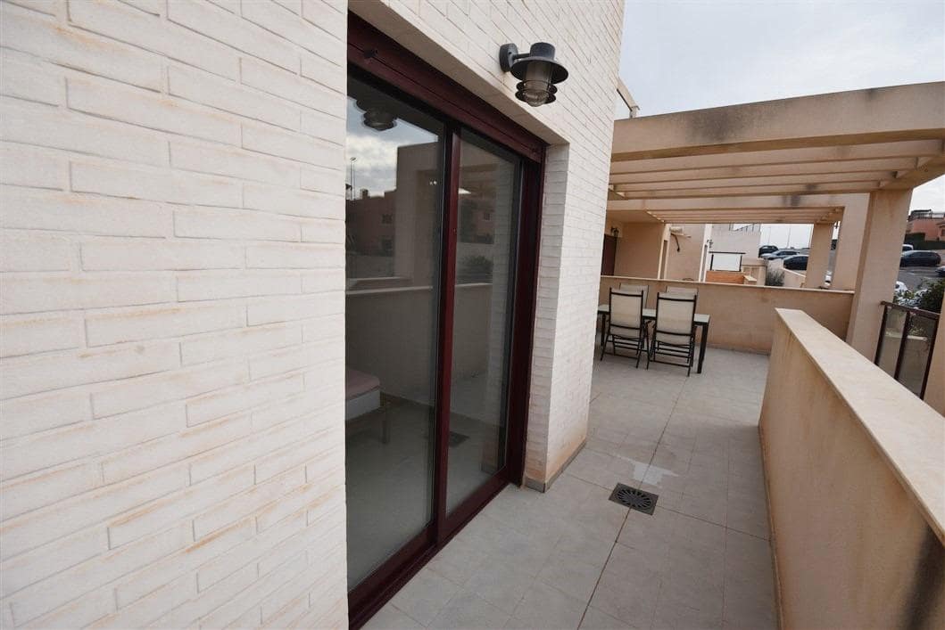 2 soveværelse Lejlighed til salg i Isla Plana med swimmingpool garage - € 169.900 (Ref: 8209373)