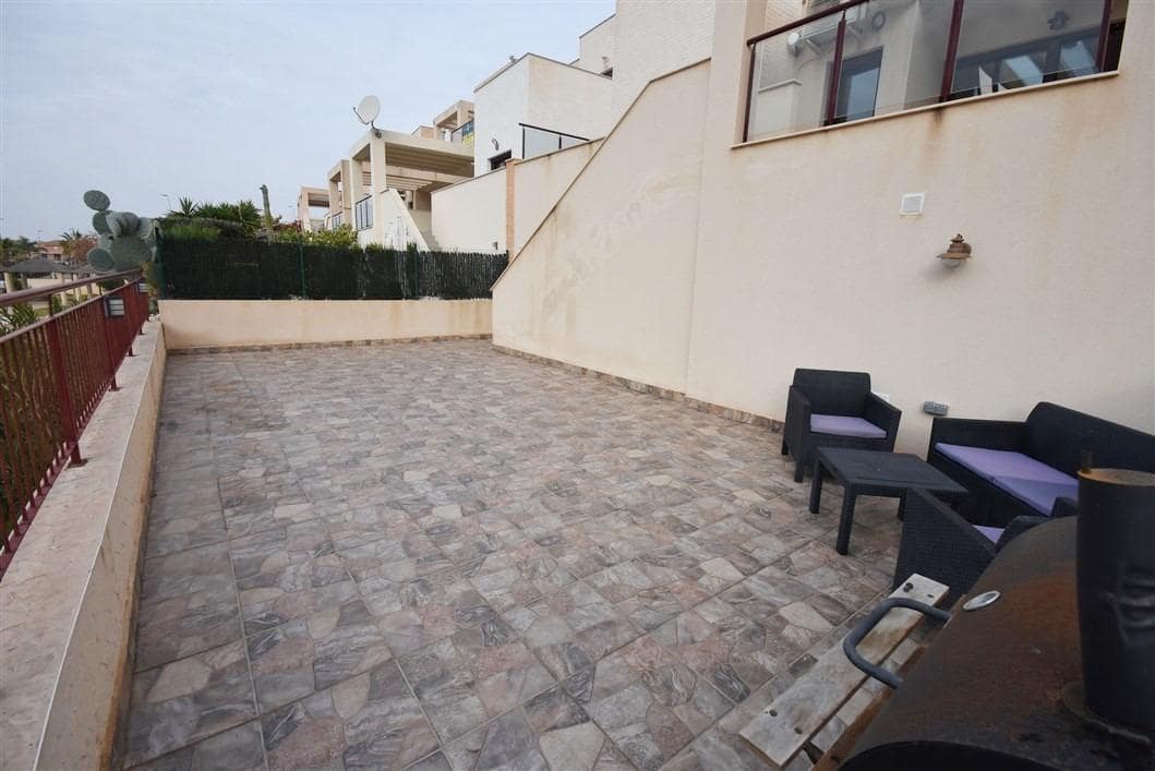 2 soveværelse Lejlighed til salg i Isla Plana med swimmingpool garage - € 169.900 (Ref: 8209373)