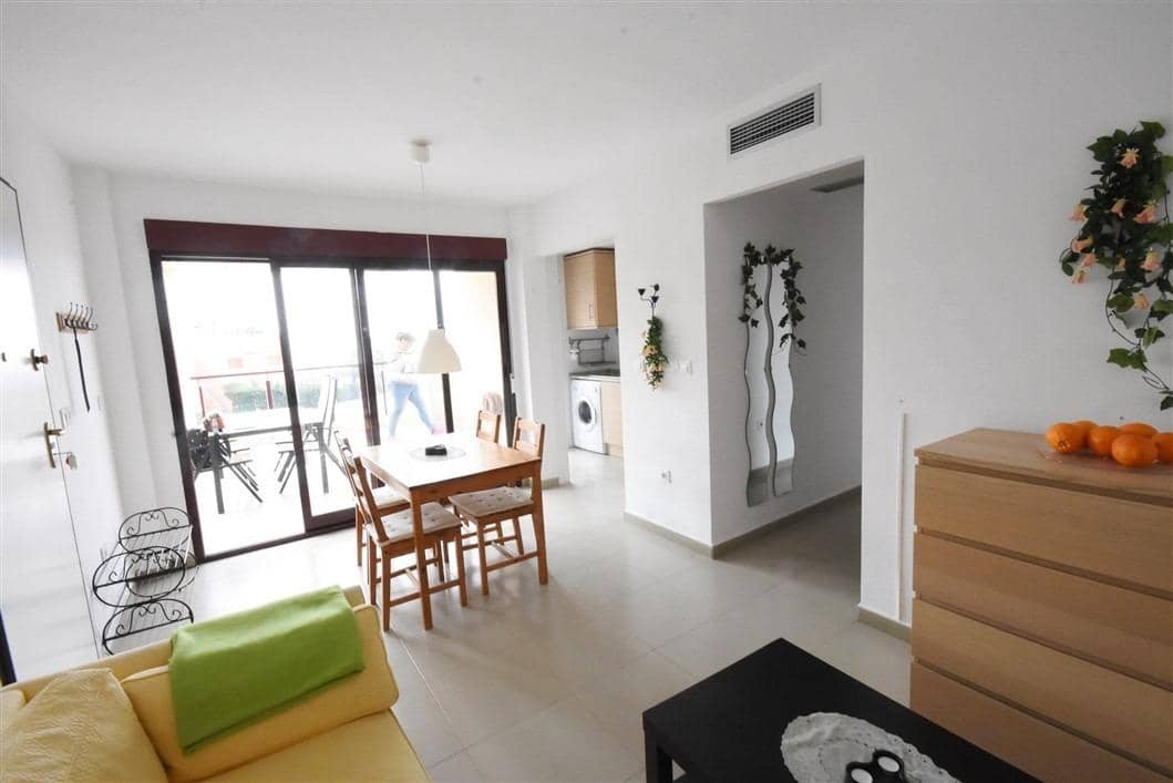 2 soveværelse Lejlighed til salg i Isla Plana med swimmingpool garage - € 169.900 (Ref: 8209373)