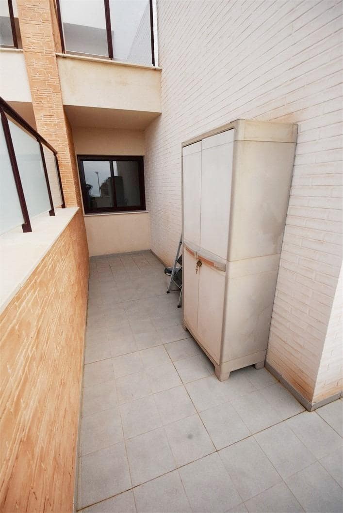 2 soveværelse Lejlighed til salg i Isla Plana med swimmingpool garage - € 169.900 (Ref: 8209373)