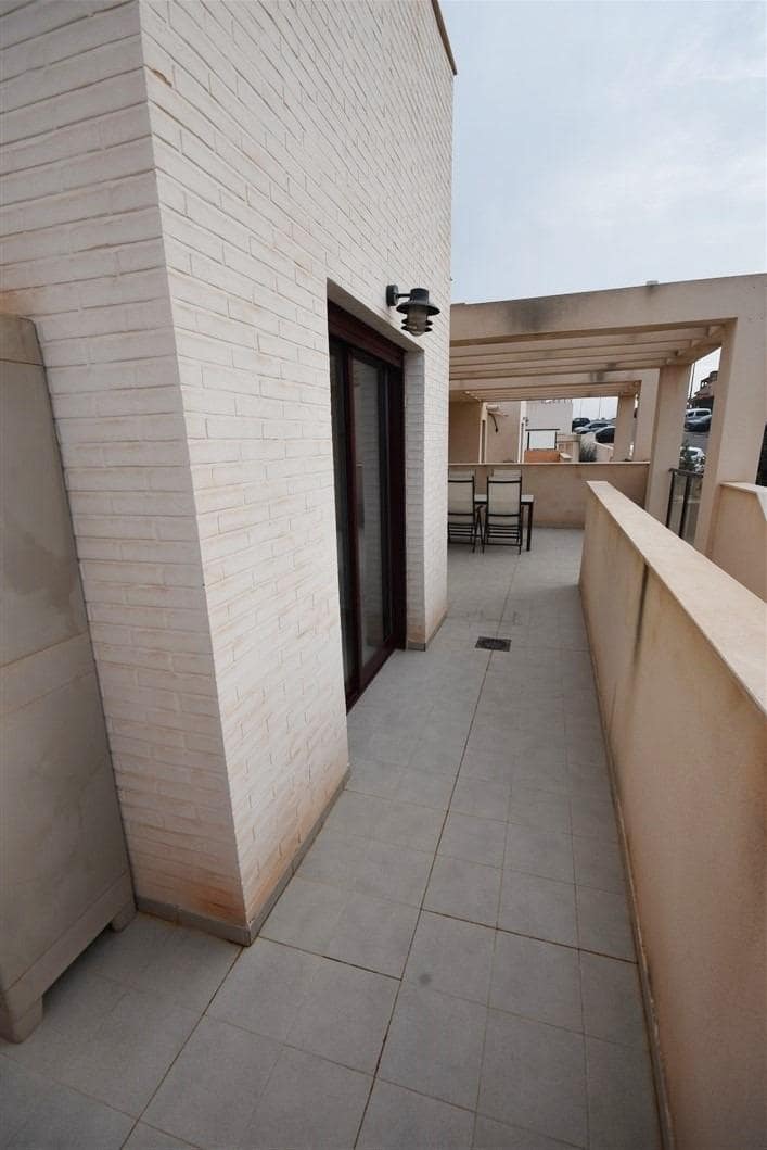 2 soveværelse Lejlighed til salg i Isla Plana med swimmingpool garage - € 169.900 (Ref: 8209373)