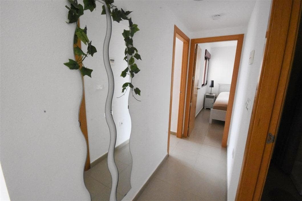 2 soveværelse Lejlighed til salg i Isla Plana med swimmingpool garage - € 169.900 (Ref: 8209373)