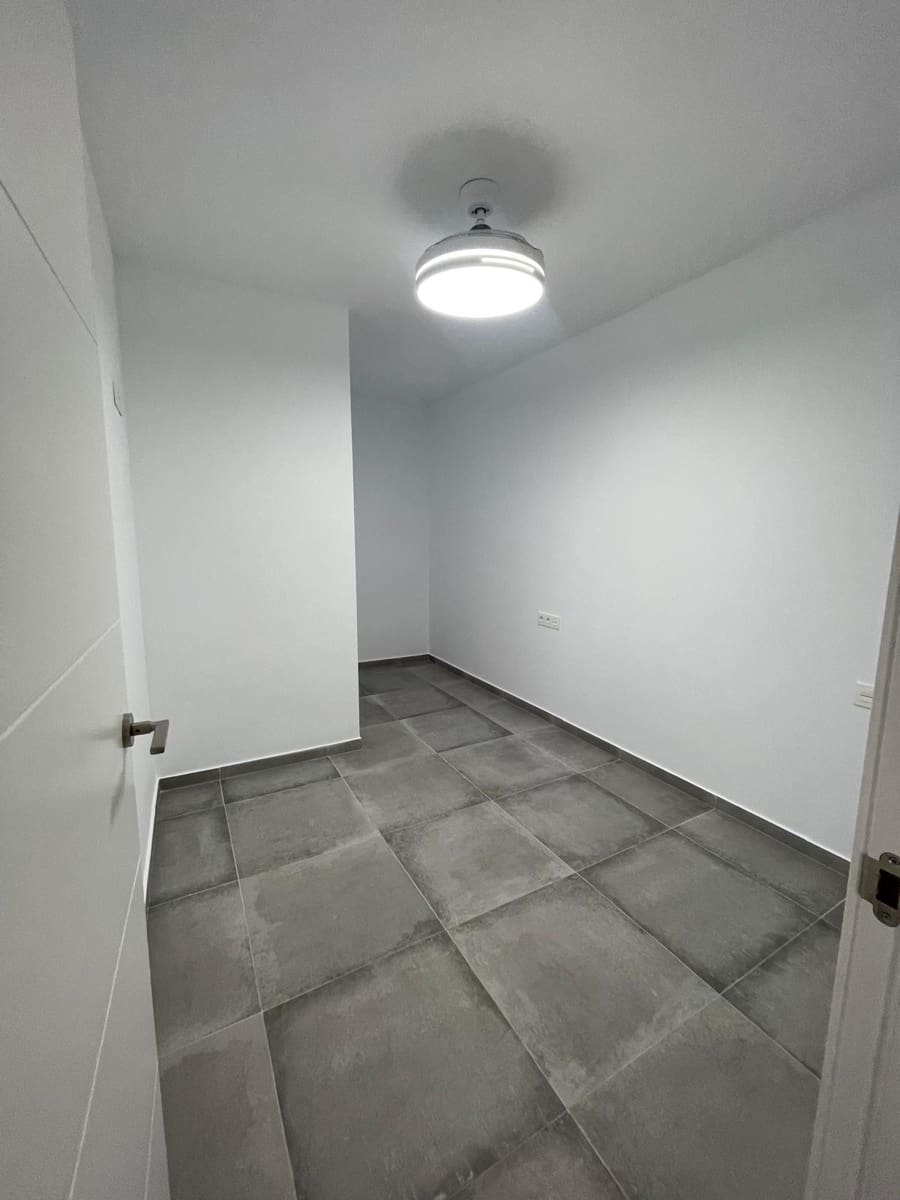 4 bedroom Apartment for sale in Puerto de Mazarron - € 145,000 (Ref: 8737826)