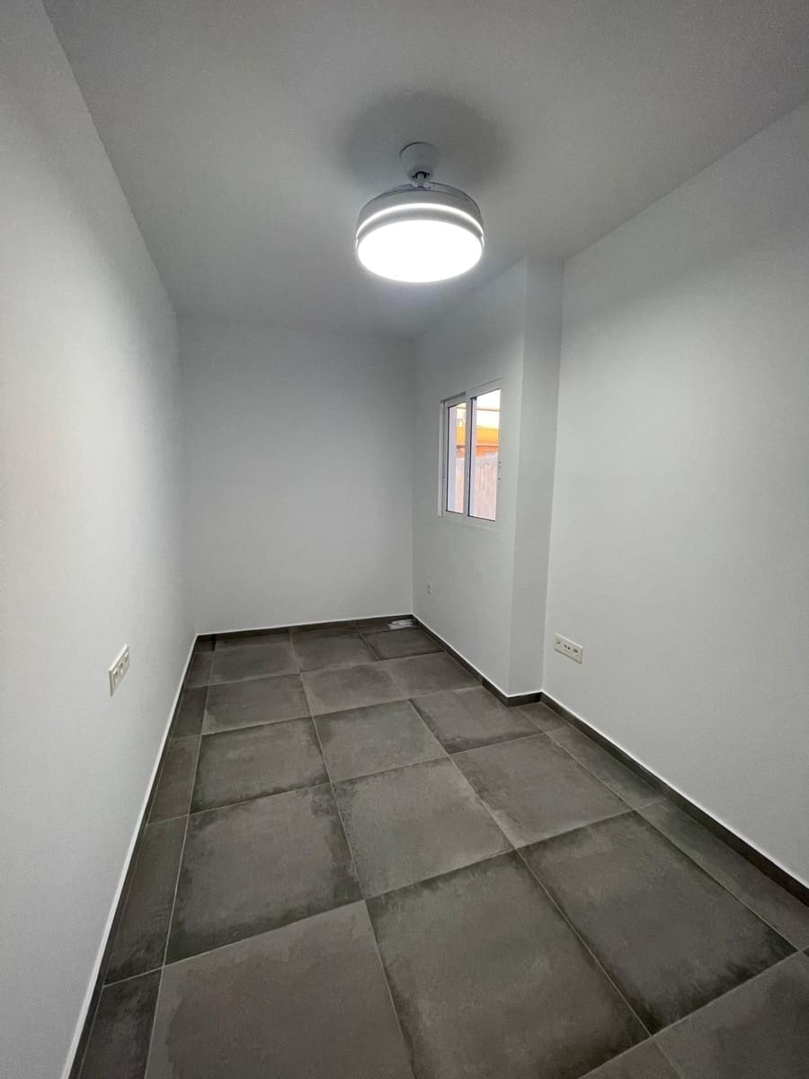 4 bedroom Apartment for sale in Puerto de Mazarron - € 145,000 (Ref: 8737826)