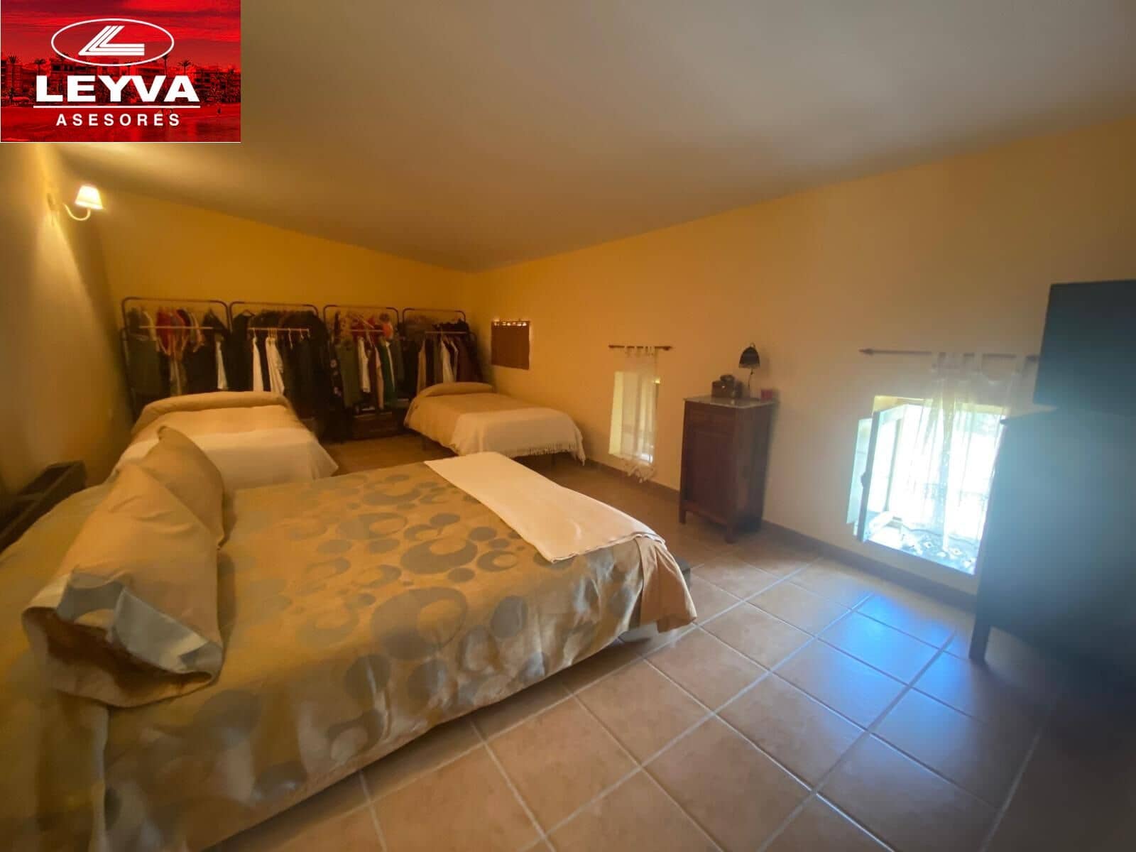 4 sypialnia Finka/Dom wiejski na sprzedaż w Las Palas z basenem garażem - 598 000 € (Ref: 8910967)