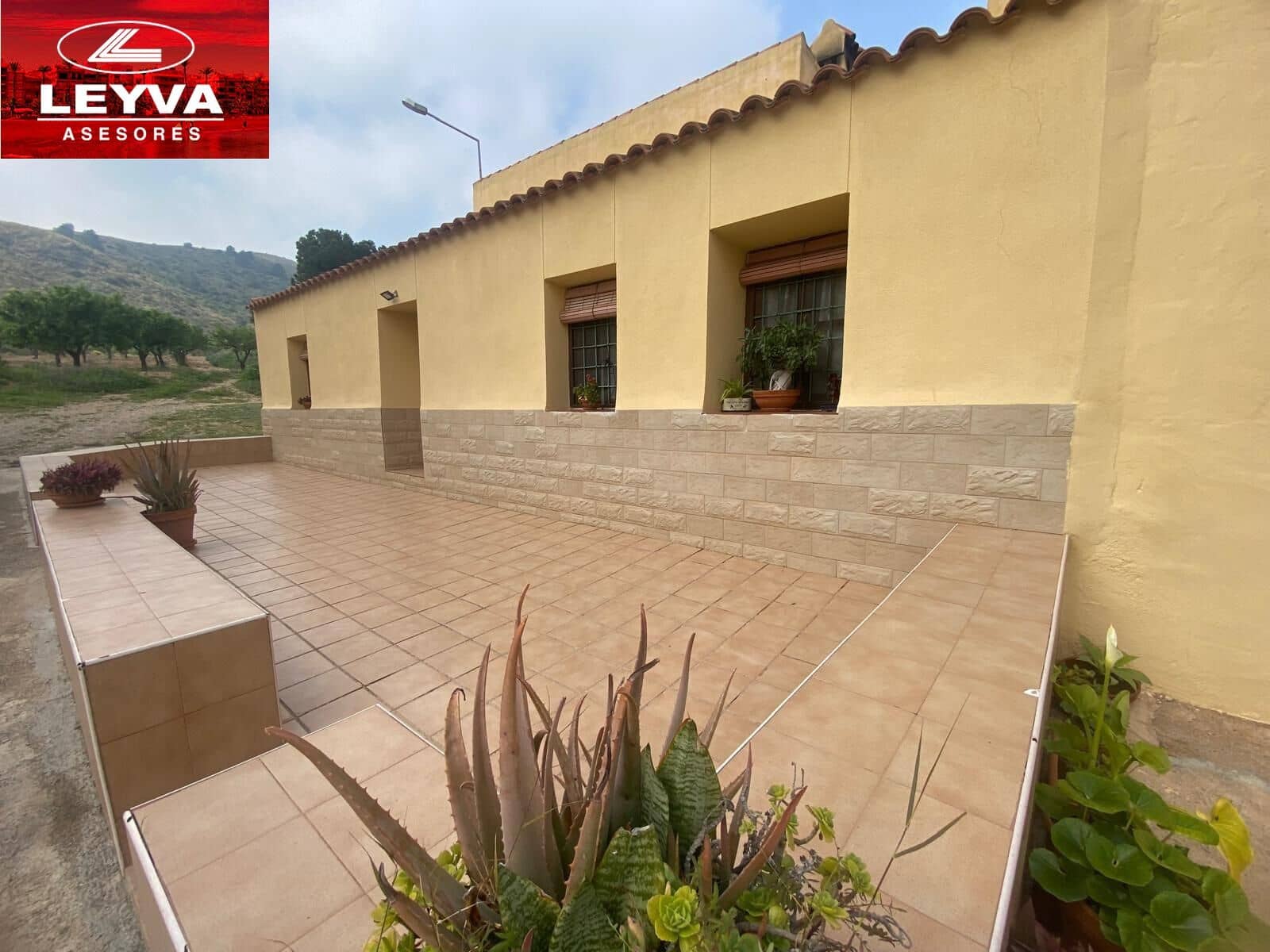 4 sypialnia Finka/Dom wiejski na sprzedaż w Las Palas z basenem garażem - 598 000 € (Ref: 8910967)