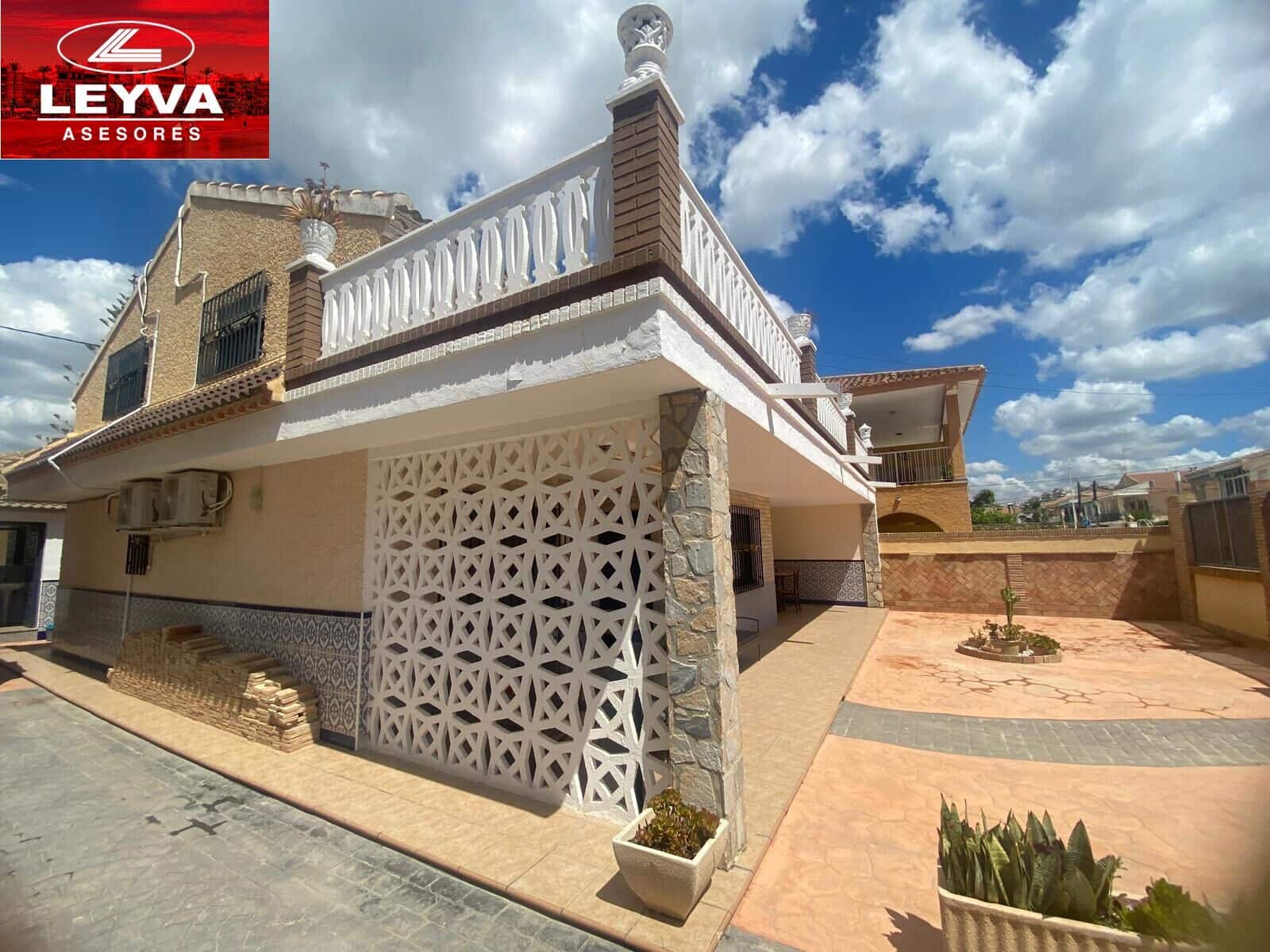 6 soveværelse Villa til salg i Puerto de Mazarron med garage - € 350.000 (Ref: 8957010)