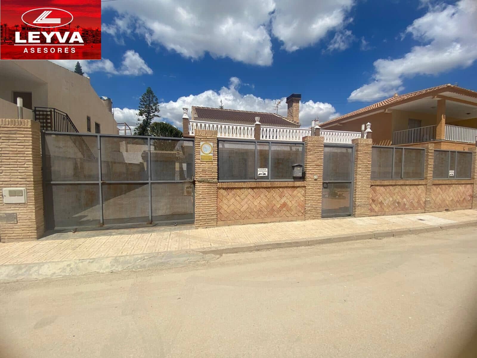 6 soveværelse Villa til salg i Puerto de Mazarron med garage - € 350.000 (Ref: 8957010)