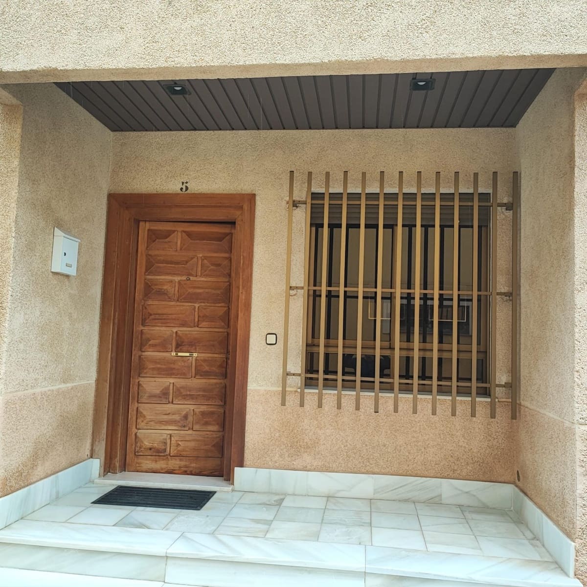 4 bedroom Villa for sale in Puerto de Mazarron with garage - € 197,000 (Ref: 8970253)