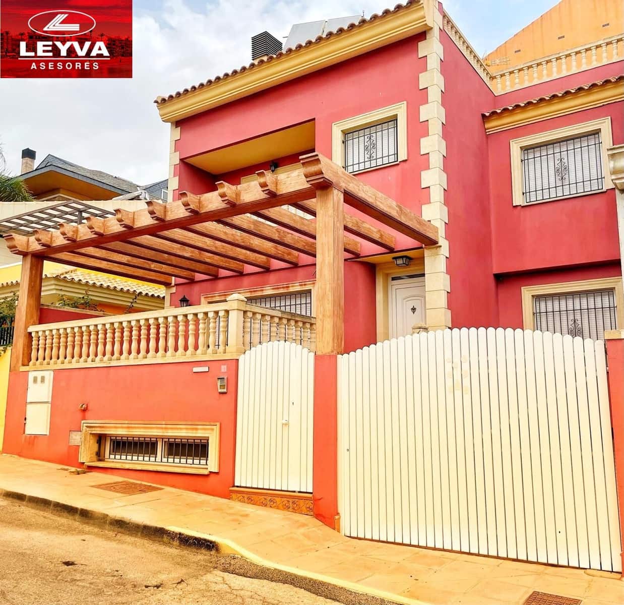 6 Zimmer Villa zu verkaufen in Mazarron mit Garage - 364.000 € (Ref: 9007587)