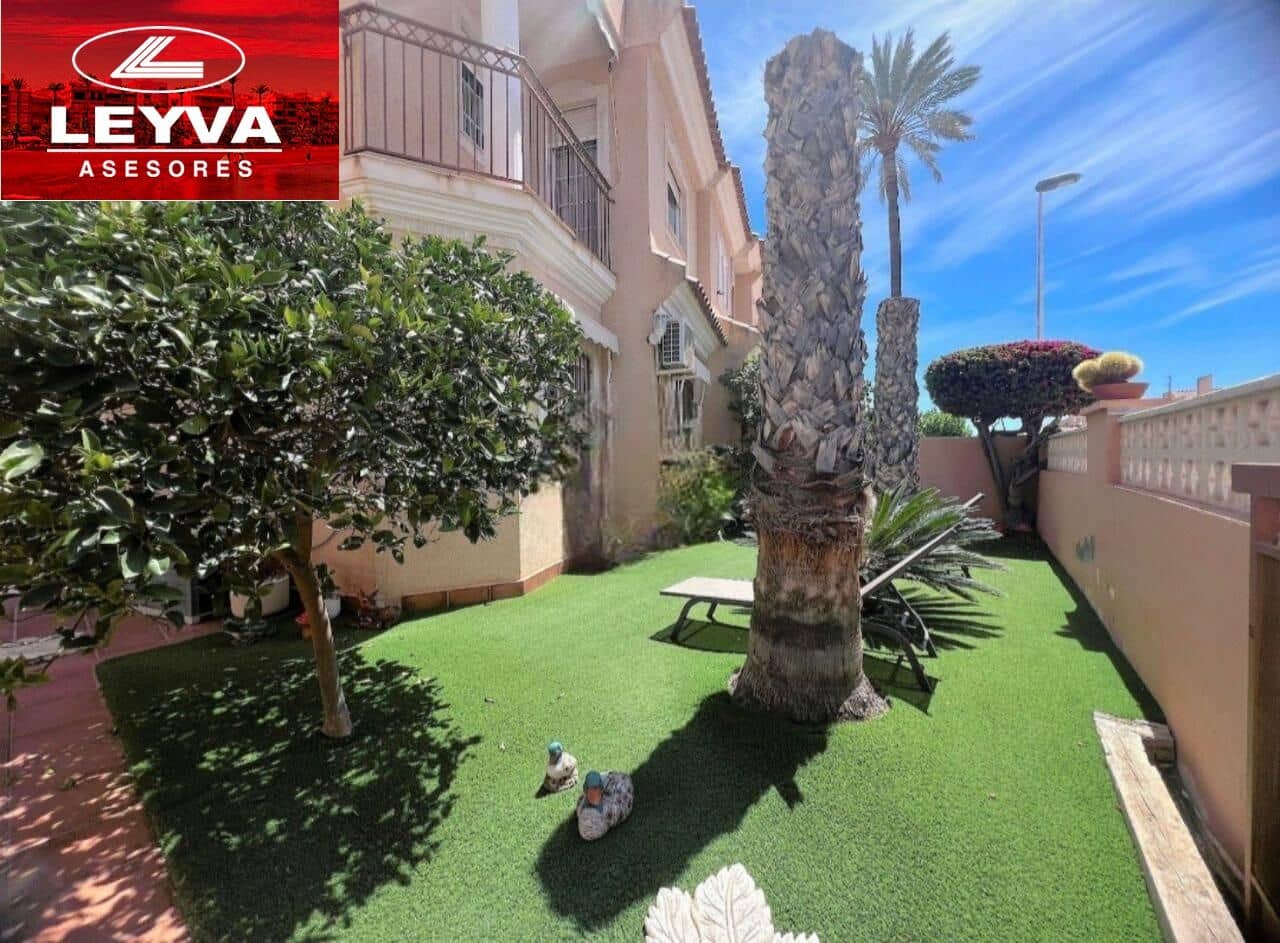 5 soveværelse Semi-Rækkehus til salg i Puerto de Mazarron med swimmingpool garage - € 299.000 (Ref: 9089678)