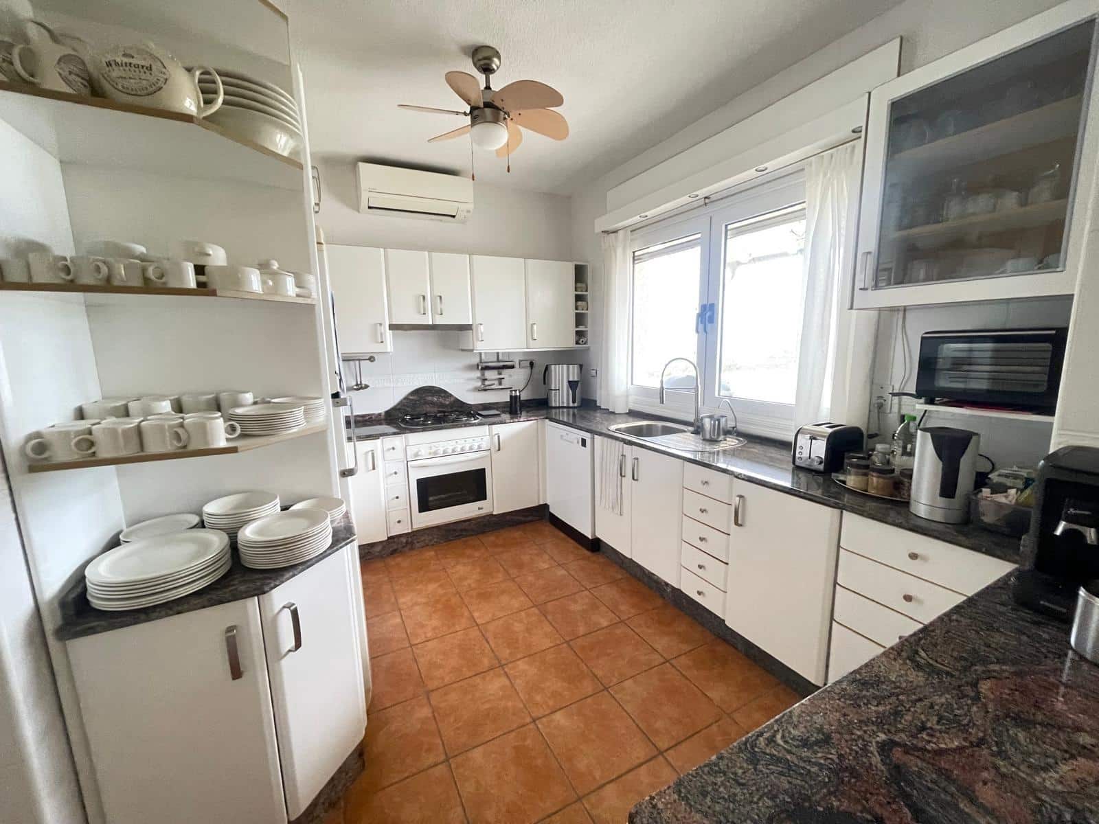 4 sovrum Villa till salu i Isla Plana med pool garage - 865 000 € (Ref: 9648053)