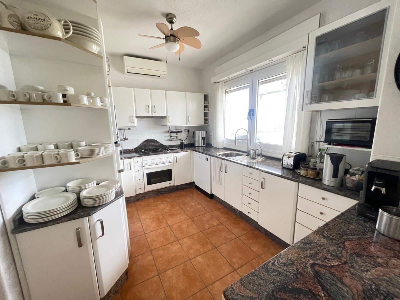 4 sovrum Villa till salu i Isla Plana med pool garage - 865 000 € (Ref: 9648053)