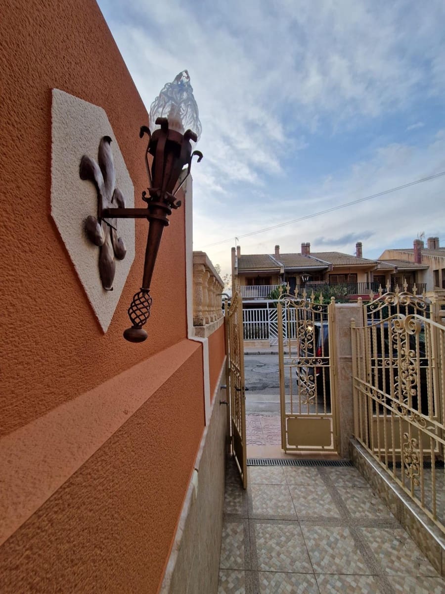 4 bedroom Terraced Villa for sale in Puerto de Mazarron with garage - € 148,000 (Ref: 9726596)