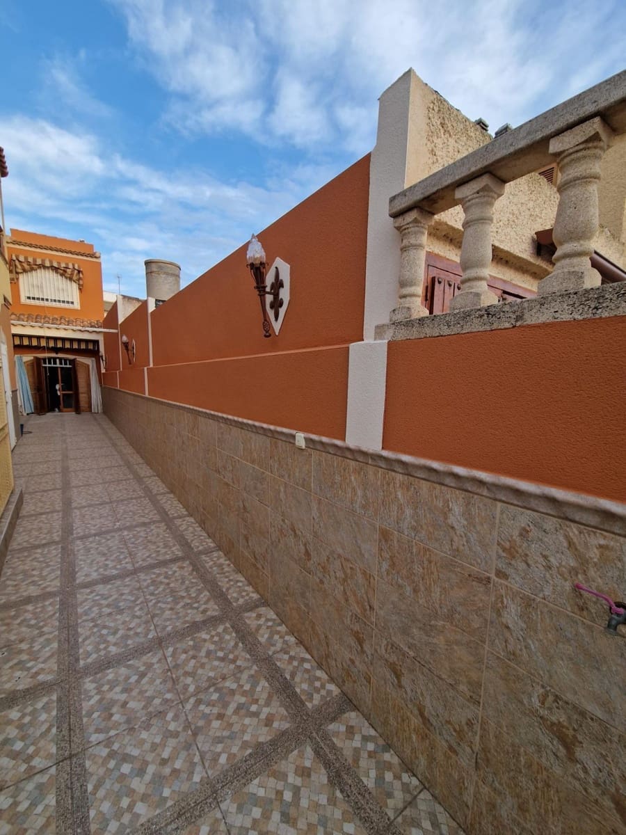 4 bedroom Terraced Villa for sale in Puerto de Mazarron with garage - € 148,000 (Ref: 9726596)