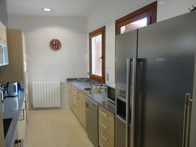 4 soveværelse Villa til leje i Banos y Mendigo - € 1.800 (Ref: 8020416)