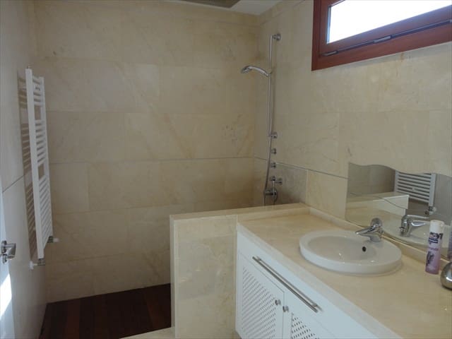 4 soveværelse Villa til leje i Banos y Mendigo - € 1.800 (Ref: 8020416)