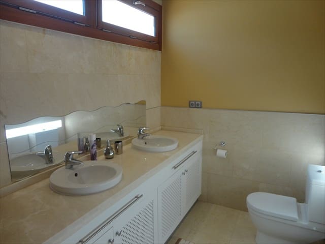 4 soveværelse Villa til leje i Banos y Mendigo - € 1.800 (Ref: 8020416)