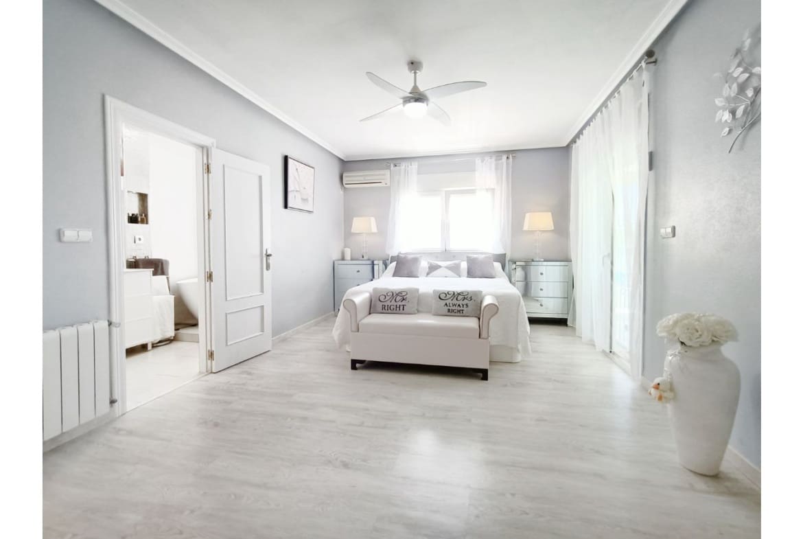 6 bedroom Villa for sale in Gea y Truyols - € 565,000 (Ref: 8220272)