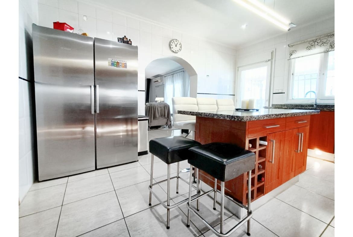 6 bedroom Villa for sale in Gea y Truyols - € 565,000 (Ref: 8220272)