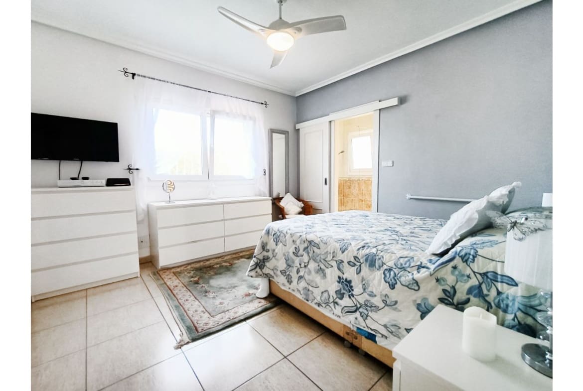 6 bedroom Villa for sale in Gea y Truyols - € 565,000 (Ref: 8220272)