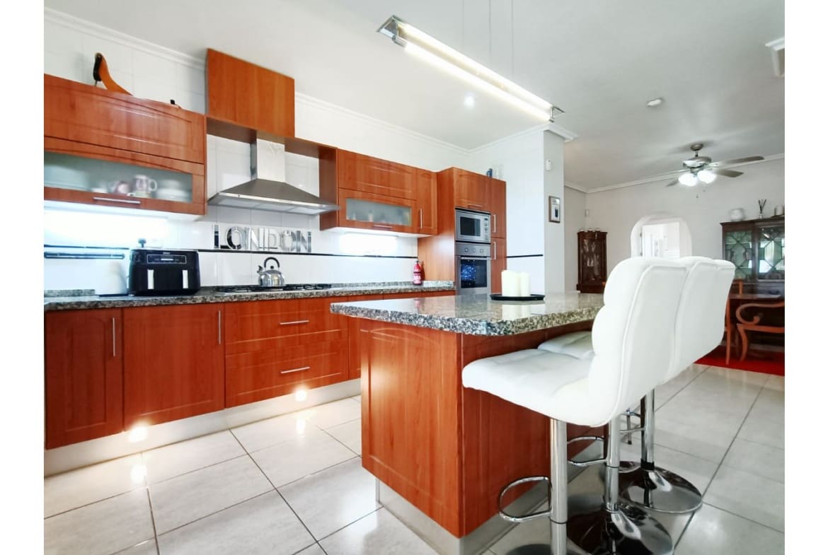 6 bedroom Villa for sale in Gea y Truyols - € 565,000 (Ref: 8220272)